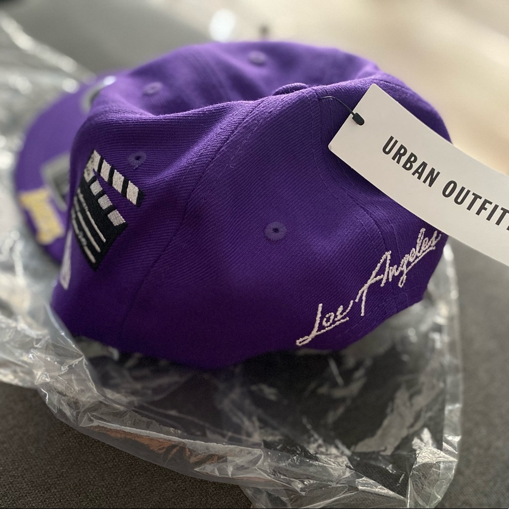 New Era Los Angeles Lakers “Tour of LA” Snapback - Picture 3 of 9